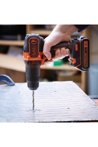 Perceuse-visseuse à percussion sans fil - 18 V - 104 accessoires