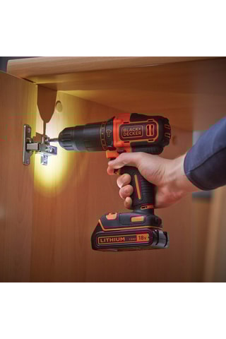 Perceuse-visseuse à percussion sans fil - 18 V - 104 accessoires