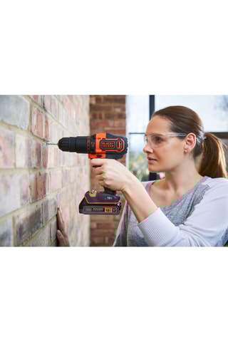 Perceuse-visseuse à percussion sans fil - 18 V - 104 accessoires