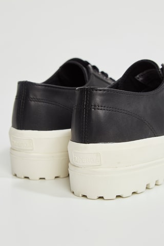 Zapatillas de piel con plataforma - Negro