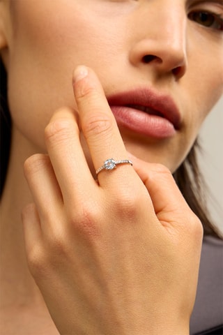 Anello - Oro bianco 18 kt, topazio e diamanti