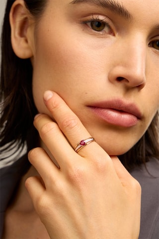 Anello - Oro giallo 18 kt, rubino e diamanti