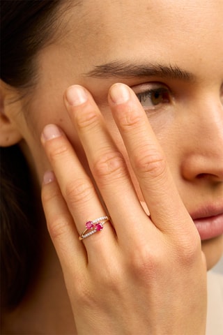 Anello - Oro giallo 18 kt, rubino e diamanti