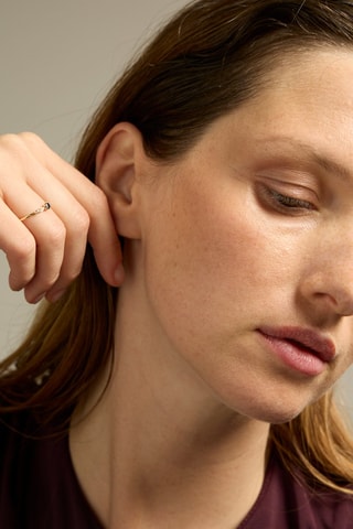 Anello - Oro giallo 18 kt, zaffiro e diamanti