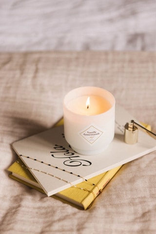Vela perfumada e colar Vanille Gourmande - Bege e dourado