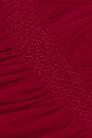 Vestido de mangas compridas. Vermelho