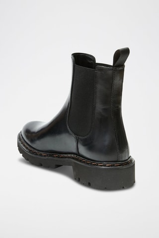 Botins Chelsea regular em couro - Preto - Preto