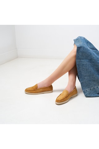 Slip-on em couro camurça Regular - Castanho