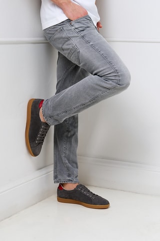 Sapatilhas em couro camurça Regular - Cinzento