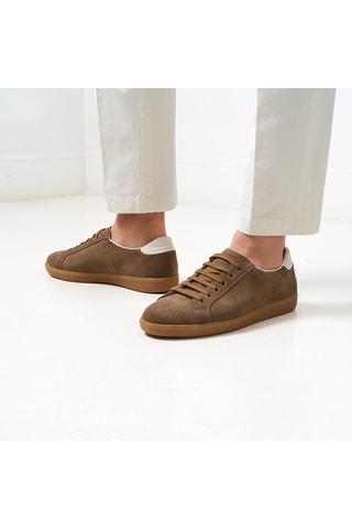 Sapatilhas em couro camurça Regular - Castanho