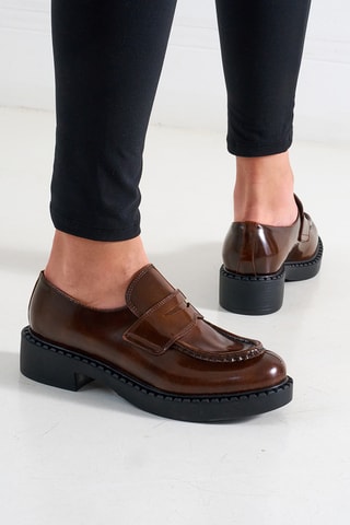 Mocassins de salto envernizados em couro Regular - Castanho