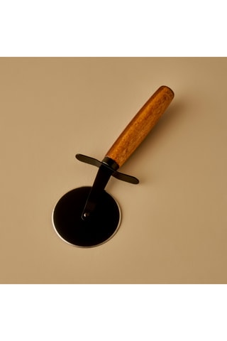 Vassoio in acacia e rotella tagliapizza