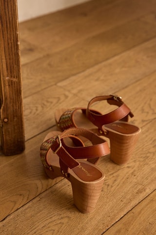 Sandalias de piel de tacón - Marrón