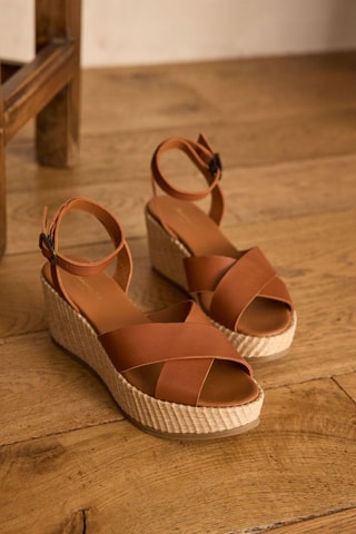 Sandalias de piel de cuña - Camel