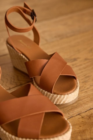 Sandalias de piel de cuña - Camel