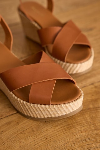 Sandalias de piel de cuña - Camel