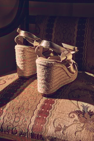 Sandalias de piel de cuña - Dorado