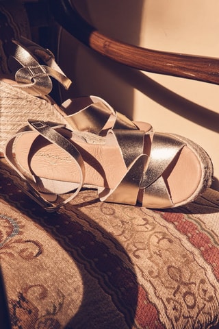 Sandalias de piel de cuña - Dorado