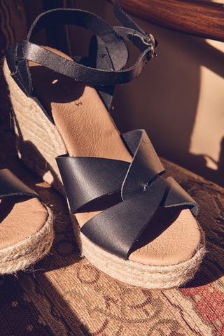 Sandalias de piel de cuña - Negro