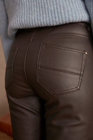 Pantalón slim fit - Marrón