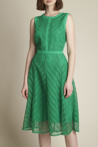 Vestido trapecio con bordado inglés - Verde esmeralda