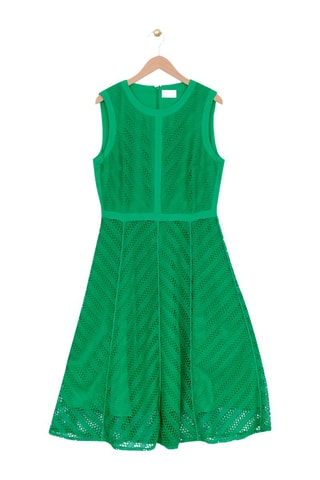 Vestido trapecio con bordado inglés - Verde esmeralda