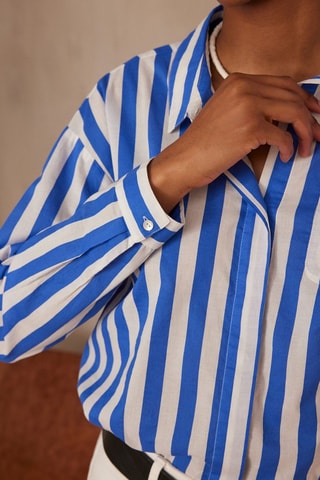 Camisa - Branco e azul-real