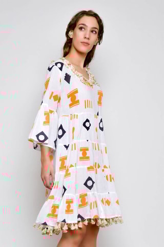 Vestido com folhos 
Branco - 