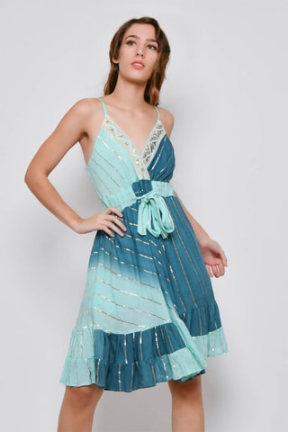 Vestido com folhos 
Azul - 