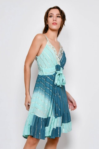 Vestido com folhos 
Azul - 