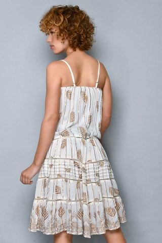 Vestido com folhos 
Branco - 