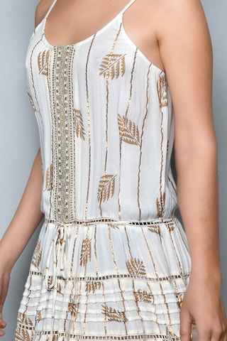 Vestido com folhos 
Branco - 