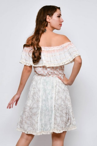 Vestido com folhos 
Branco - 
