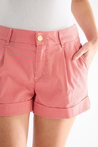 Short. Roze