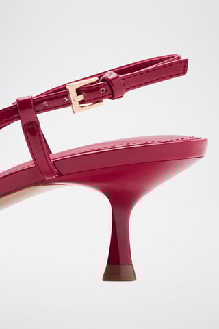 Chaussures à talon détail métallique - Rouge