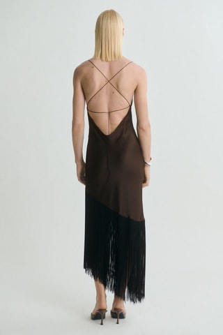 Robe satinée asymétrique à franges - Marron