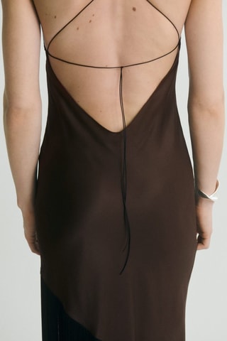 Robe satinée asymétrique à franges - Marron