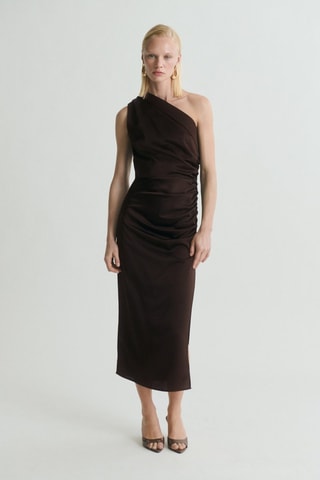 Robe asymétrique satinée avec fronce latérale - Marron