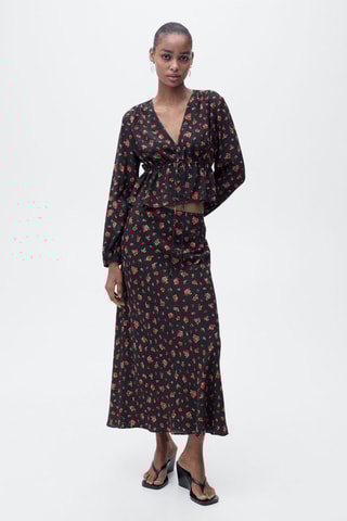 Blouse à fleurs volantée - Noir