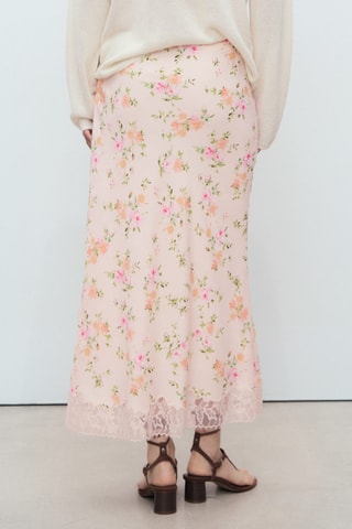 Jupe fleurie avec détail en dentelle - Rose pastel