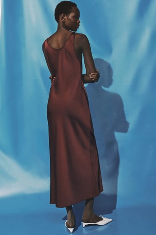 Robe décolleté satinée - Marron
