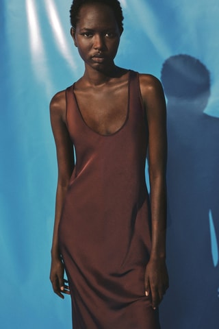 Robe décolleté satinée - Marron