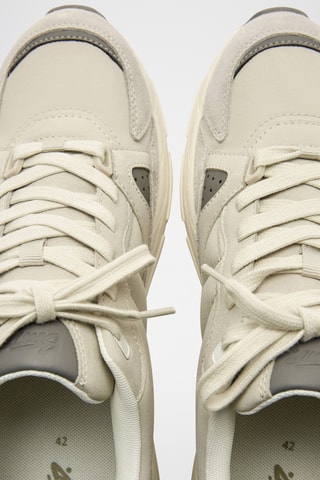 Baskets - Ecru et gris foncé