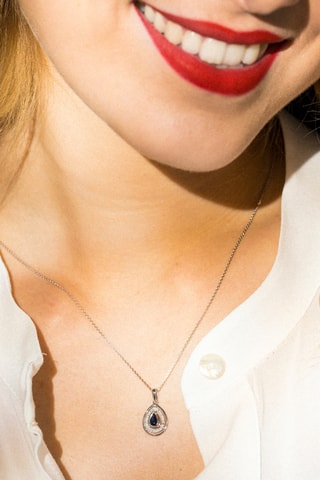 Pendente Oceano   Ouro branco, safira 0,3 quilate/1 e diamantes 0,09 quilates/26