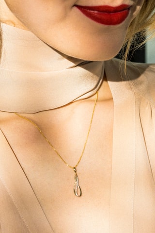 Pendente Infinito Ouro amarelo e diamantes 0,08 quilate/15