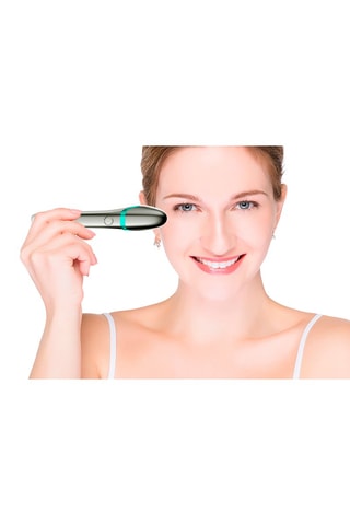 Instrumento de limpeza para as olheiras