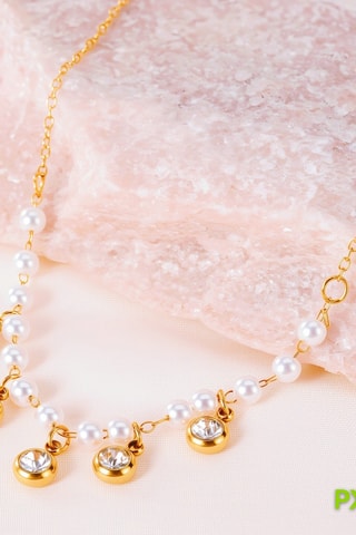 Collier - Plaqué or jaune et zircons