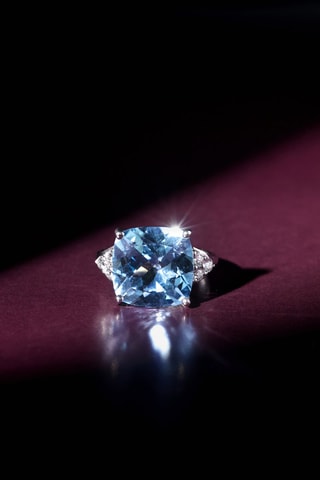 Anello Blue Light - Oro bianco, topazi e BT