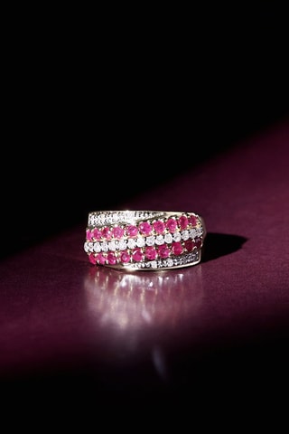 Anello Chemin des Rubis - 
Oro giallo, diamanti e rubino