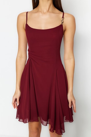 Vestido com folhos Bordô